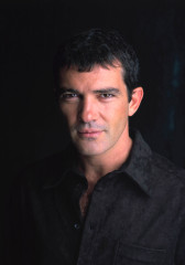 Antonio Banderas &amp; Mario Casas фото №1354405