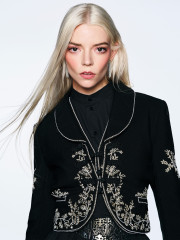 Anya Taylor-Joy for ELLE Japan November 2023 фото №1381716