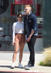 Ariel Winter – Shopping in Beverly Hills 4/8/2017 фото №954139