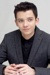 Asa Butterfield фото №702903