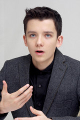 Asa Butterfield фото №702905