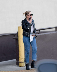 Ashley Benson – Out in West Hollywood фото №1114616