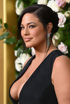 Ashley Graham – at 82nd Annual Golden Globe Awards 2025 фото №1409955
