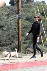 Ashley Greene-Hiking with Friends in Los Angeles фото №1339036
