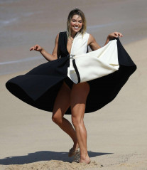 Ashley Hart – Swimwear photoshoot on the beach in Sydney фото №997160