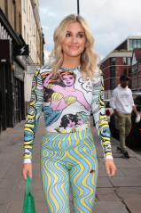 Ashley Roberts - Van Gogh Immersive Experience Private View in London 08/03/2021 фото №1305576