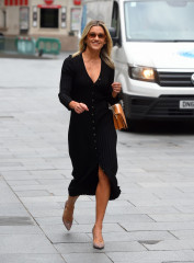 ASHLEY ROBERTS Arrives at Global Offices in London 06/08/2020 фото №1259999