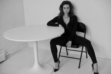 Aubrey Plaza for V Magazine November 2024 фото №1408137