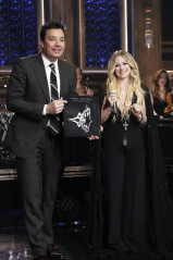 Avril Lavigne - Tonight Show with Jimmy Fallon 02/13/2019 фото №1143298