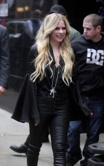 Avril Lavigne - Good Morning America in New York 02/15/2019 фото №1143302