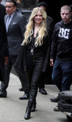 Avril Lavigne - Good Morning America in New York 02/15/2019 фото №1143301