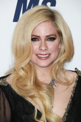 Avril Lavigne - 25th Annual Race To Erase MS Gala in Beverly Hills 04/20/2018 фото №1064889