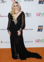 Avril Lavigne - 25th Annual Race To Erase MS Gala in Beverly Hills 04/20/2018 фото №1064887