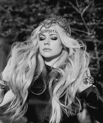 Avril Lavigne - Tell Me Its Over Photoshoot (2018) фото №1126298