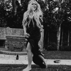 Avril Lavigne - Tell Me Its Over Photoshoot (2018) фото №1126296