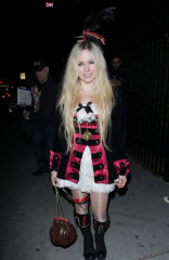 Avril Lavigne - Just Jared Halloween Party in West Hollywood 10/27/2018 фото №1112420