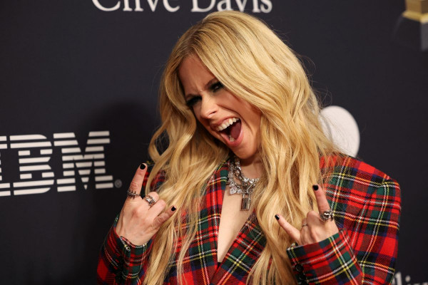 Avril Lavigne – Clive Davis Pre-Grammy Gala in Los Angeles фото №1387362
