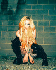 Avril Lavigne ~ INLOVE Magazine Photoshoot Winter 2023  фото №1362153