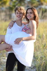 Bailee Madison Photoshoot With Her Boyfriend Alex Lange – Fort Lauderdale  фото №959457