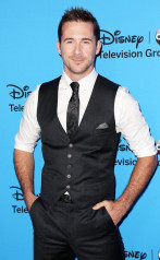 Barry Sloane - Disney And ABC TCA Summer Press Tour in Beverly Hills 08/04/2013 фото №1258860
