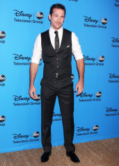 Barry Sloane - Disney And ABC TCA Summer Press Tour in Beverly Hills 08/04/2013 фото №1258861