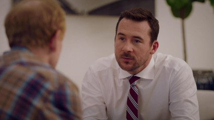 Barry Sloane - Bluff City Law (2019) 1x04 'Fire In A Crowded Theater' фото №1271282