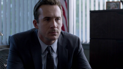 Barry Sloane - The Whispers (2015) 1x05 'What Lies Beneath' фото №1306371