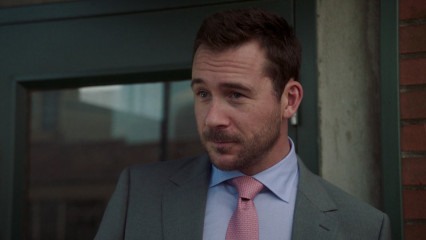 Barry Sloane - Bluff City Law (2019) 1x07 'American Epidemic' фото №1309524