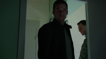 Barry Sloane - The Whispers (2015) 1x12 'Traveller in the Dark' фото №1315403