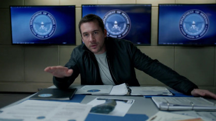 Barry Sloane - The Whispers (2015) 1x13 'Game Over' фото №1253726
