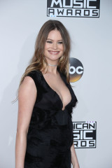 Behati Prinsloo – 2016 American Music Awards in Los Angeles фото №924686