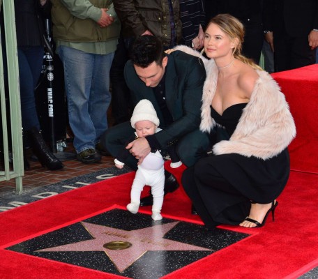 Behati Prinsloo – Adam Levine honored with star on The Hollywood Walk of Fame in фото №939904