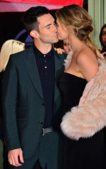 Behati Prinsloo – Adam Levine honored with star on The Hollywood Walk of Fame in фото №939900
