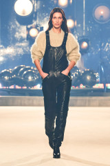Isabel Marant Fall Winter 2022 Fashion Show in Paris фото №1354377