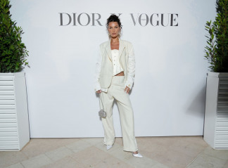 Bella Hadid – Dior Dinner in Cannes | 07.10.2021 фото №1303416