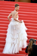 Bella Hadid – “Rocketman” Red Carpet at Cannes Film Festival фото №1175496