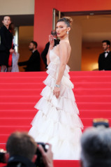Bella Hadid – “Rocketman” Red Carpet at Cannes Film Festival фото №1175497