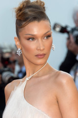 Bella Hadid – “Rocketman” Red Carpet at Cannes Film Festival фото №1175508