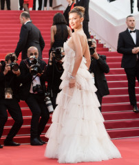 Bella Hadid – “Rocketman” Red Carpet at Cannes Film Festival фото №1175510