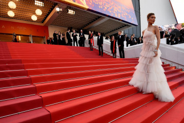Bella Hadid – “Rocketman” Red Carpet at Cannes Film Festival фото №1175504