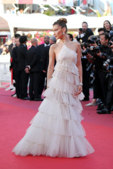 Bella Hadid – “Rocketman” Red Carpet at Cannes Film Festival фото №1175503