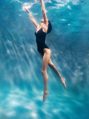 BELLA HADID for Calvin Klein Swimwear 2020 Campaign фото №1263375