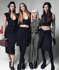 Bella Hadid - Versace Fashion Show in Milan | March 2021  фото №1291775