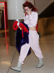 Bella Thorne at LAX Airport in LA 03/12/2018 фото №1053178