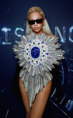 Beyonce – Photo Shoot at the London Premiere of Renaissance фото №1382080
