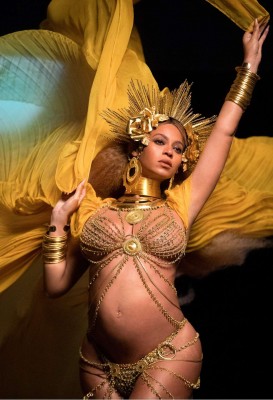 Beyonce – Performs at 59th GRAMMY Awards in Los Angeles фото №940459