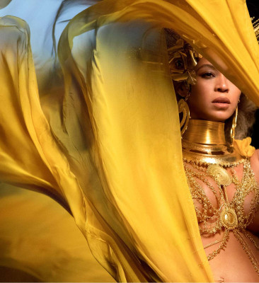 Beyonce – Performs at 59th GRAMMY Awards in Los Angeles фото №940458