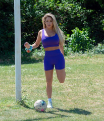BIANCA GASCOIGNE Workout at a Park in Kent 07/14/2020 фото №1264337