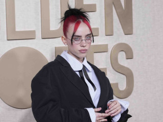 Billie Eilish – Golden Globe Awards 2024 фото №1384667