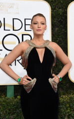 Blake Lively - 74th Annual Golden Globe Awards фото №933512